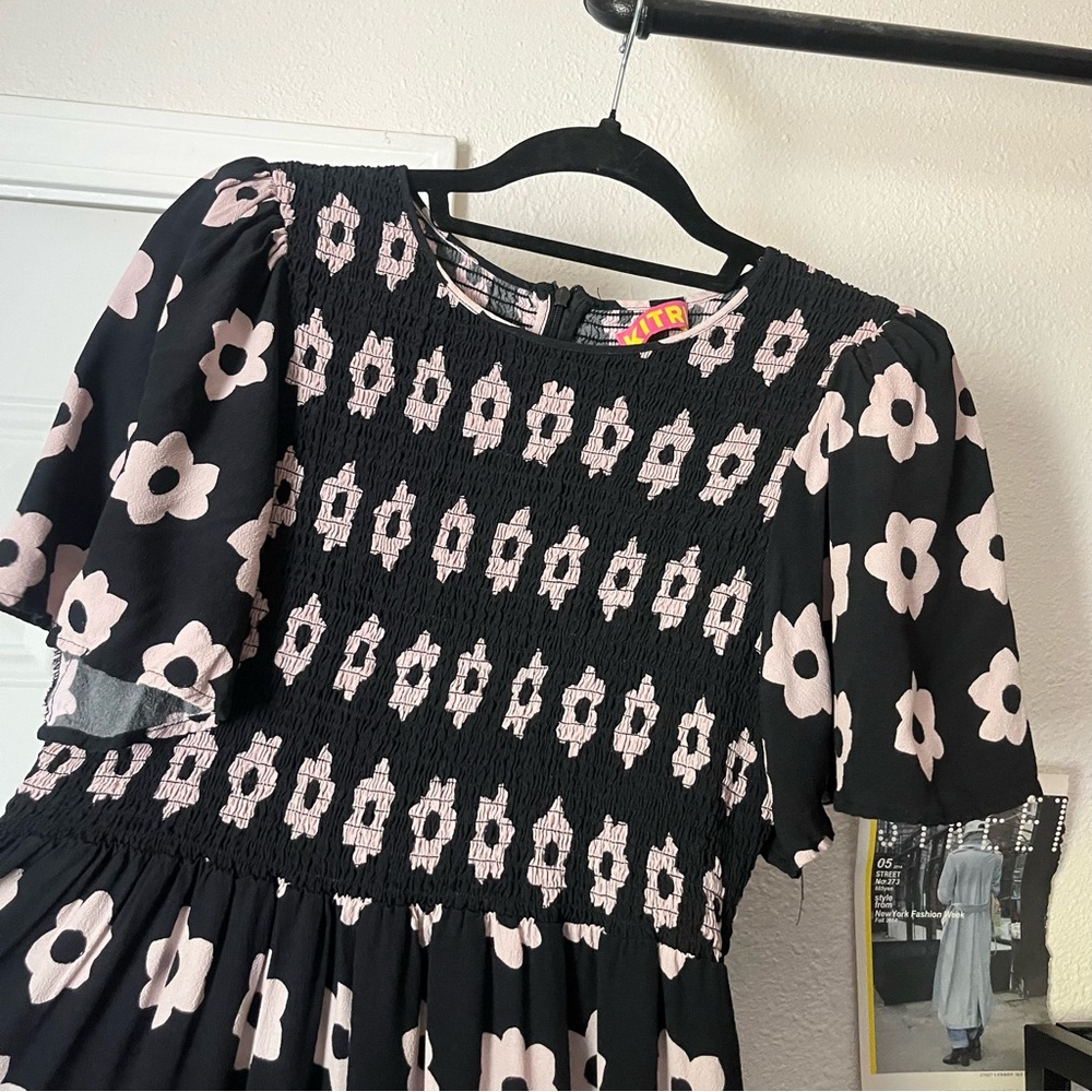 KITRI black pink floral smocked tiered short sleeve maxi dress - Picture 4 of 8